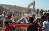 Beit Awwa -03-10-04. Manifestante ferito (foto AP)