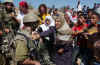 Manifestazione a Beit Awwa -03-10-04 - foto di AP